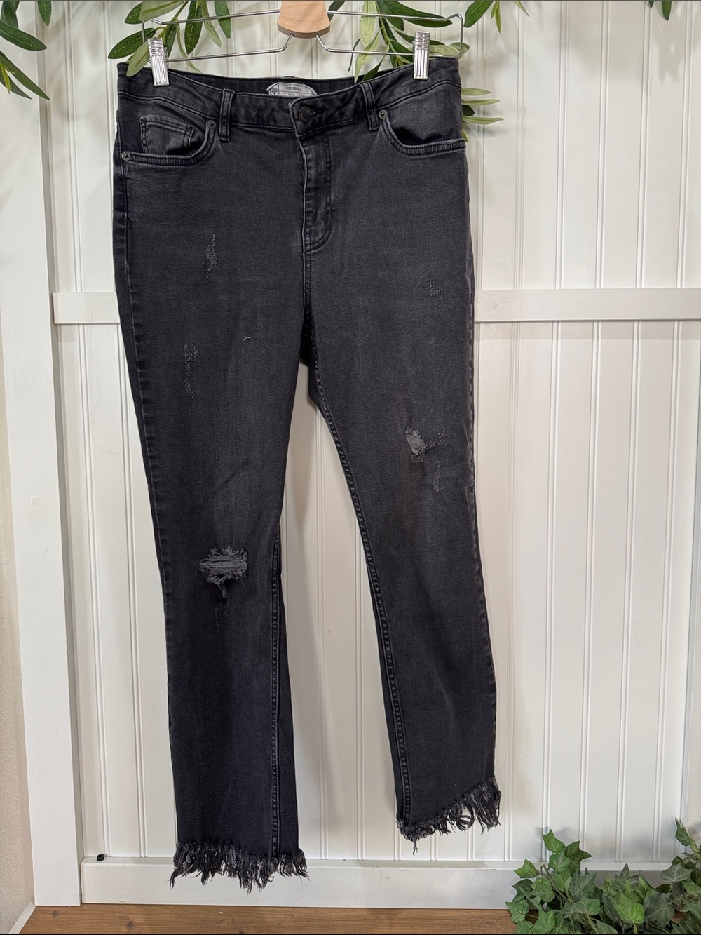 #109 FREE PEOPLE Black Distressed & Fabulously Frayed Hem Straight Leg Jeans 31